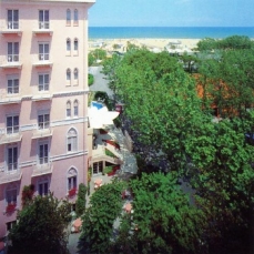 Milton 4*