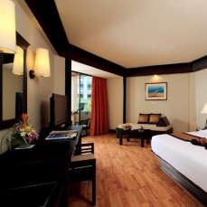 Kata Beach Resort & Spa 4*