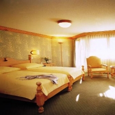 Schweizerhof Hotel & Residence 4*