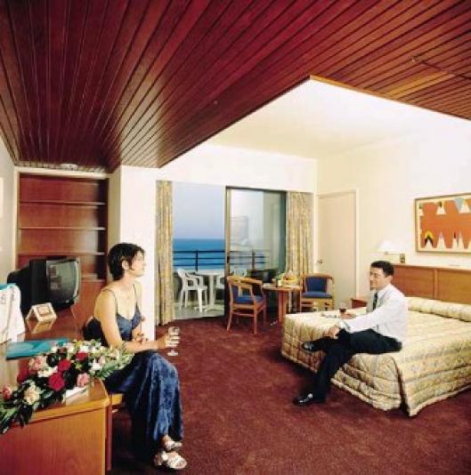 Sun Hall 4*
