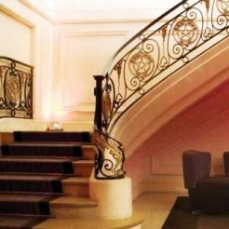 Pershing Hall 4*