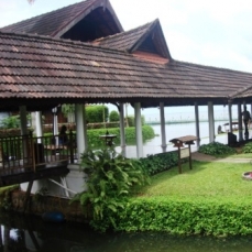 Kumarakom Lake Resort 5*