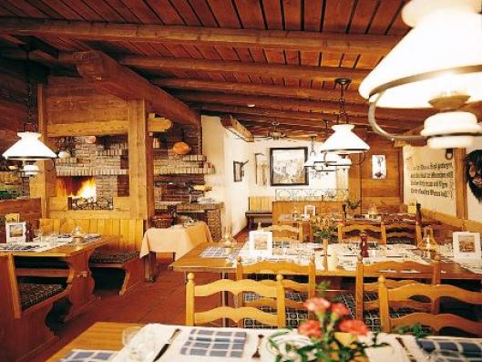 Schweizerhof Hotel & Residence 4*