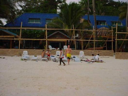 Waling-Waling Beach Hotel 4*