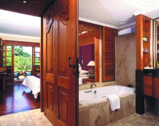 Nusa Dua Beach Hotel & Spa 5*