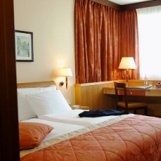 Hotel Epsom Manotel 4*