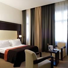 Levante Parliament 4*