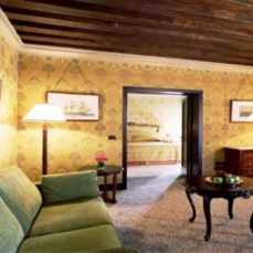 Hotel Bauer  5*